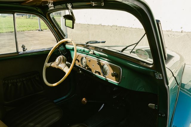 Шестиколісний 70-річний Fiat з винним баром пустять з молотка за нічогеньку ціну - фото 452809