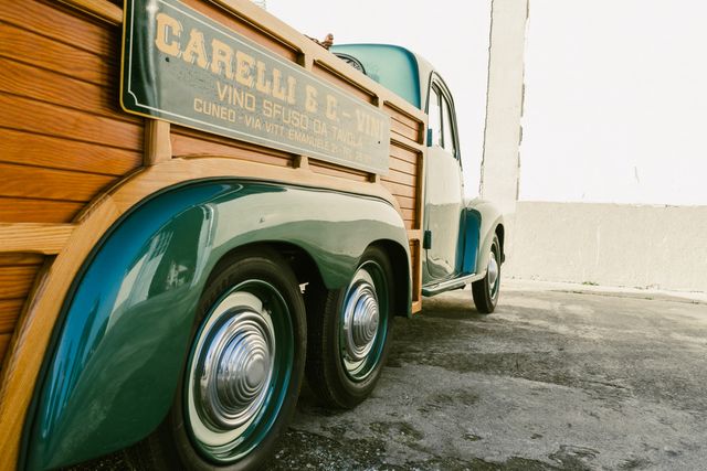 Шестиколісний 70-річний Fiat з винним баром пустять з молотка за нічогеньку ціну - фото 452810