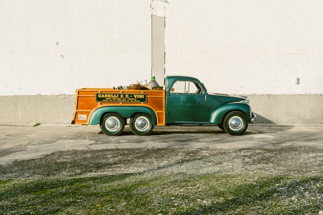 Шестиколісний 70-річний Fiat з винним баром пустять з молотка за нічогеньку ціну - фото 452811