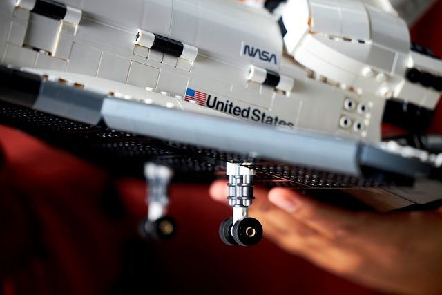 Lego випустить разом з NASA деталізований набір Space Shuttle Discovery: фото та відео - фото 452872