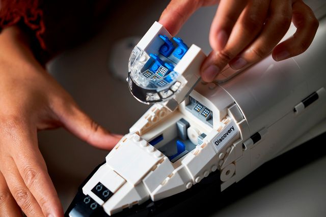 Lego випустить разом з NASA деталізований набір Space Shuttle Discovery: фото та відео - фото 452875