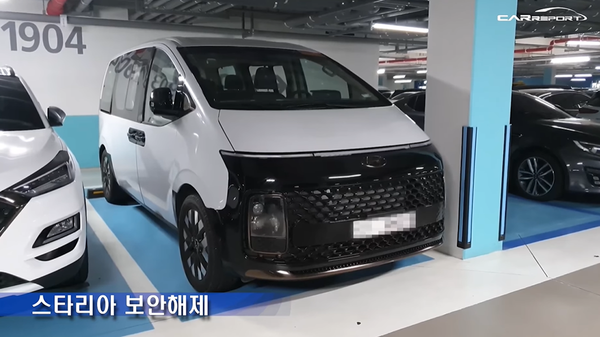 Hyundai Staria - фото 1