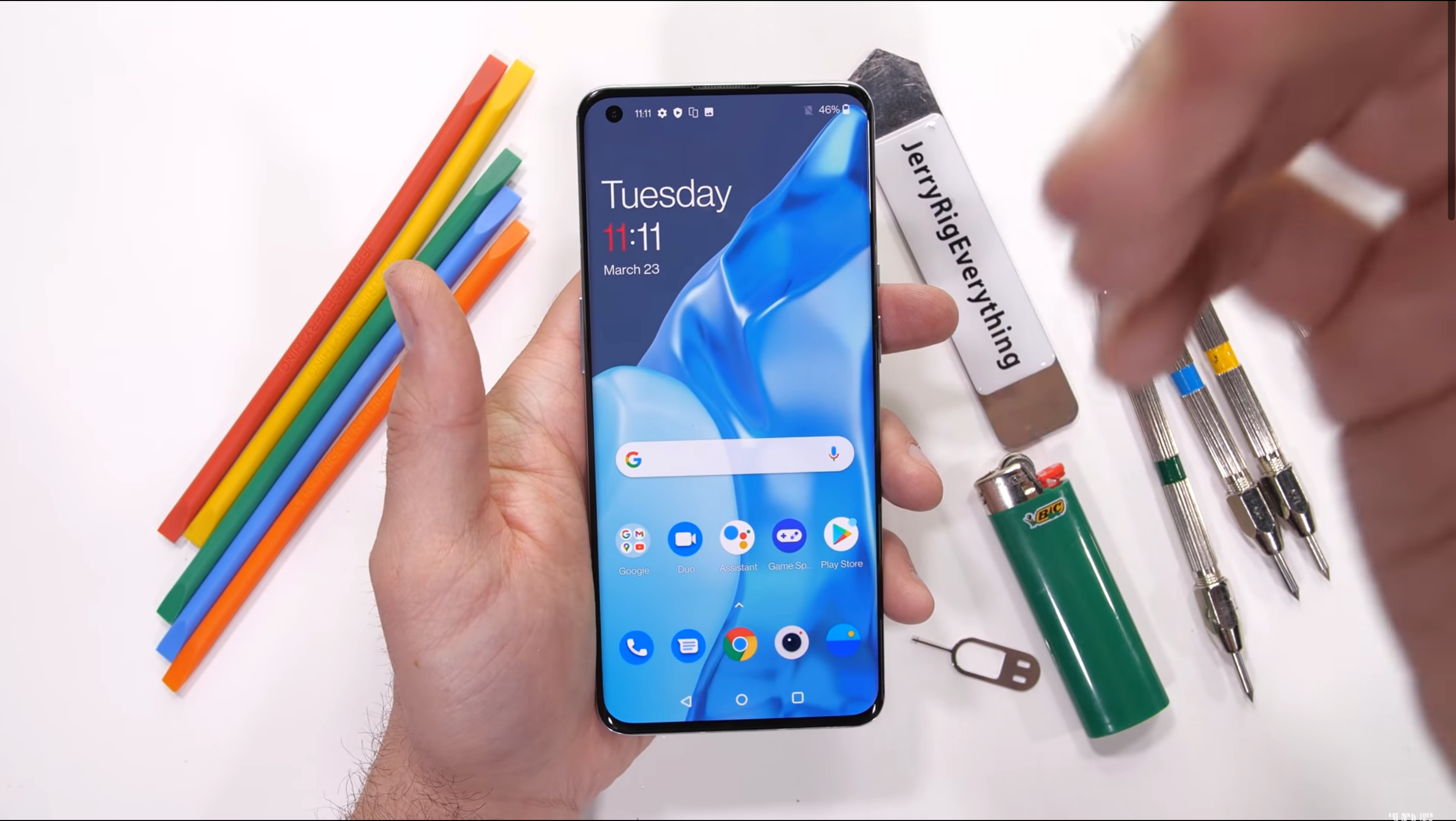 Справжній міцний горішок: OnePlus 9 Pro впевнено пройшов краш-тест – відео