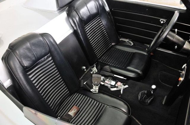 Chevrolet Corvette, який злетів у прірву у фільмі Форсаж, пустять з молотка - фото 453128