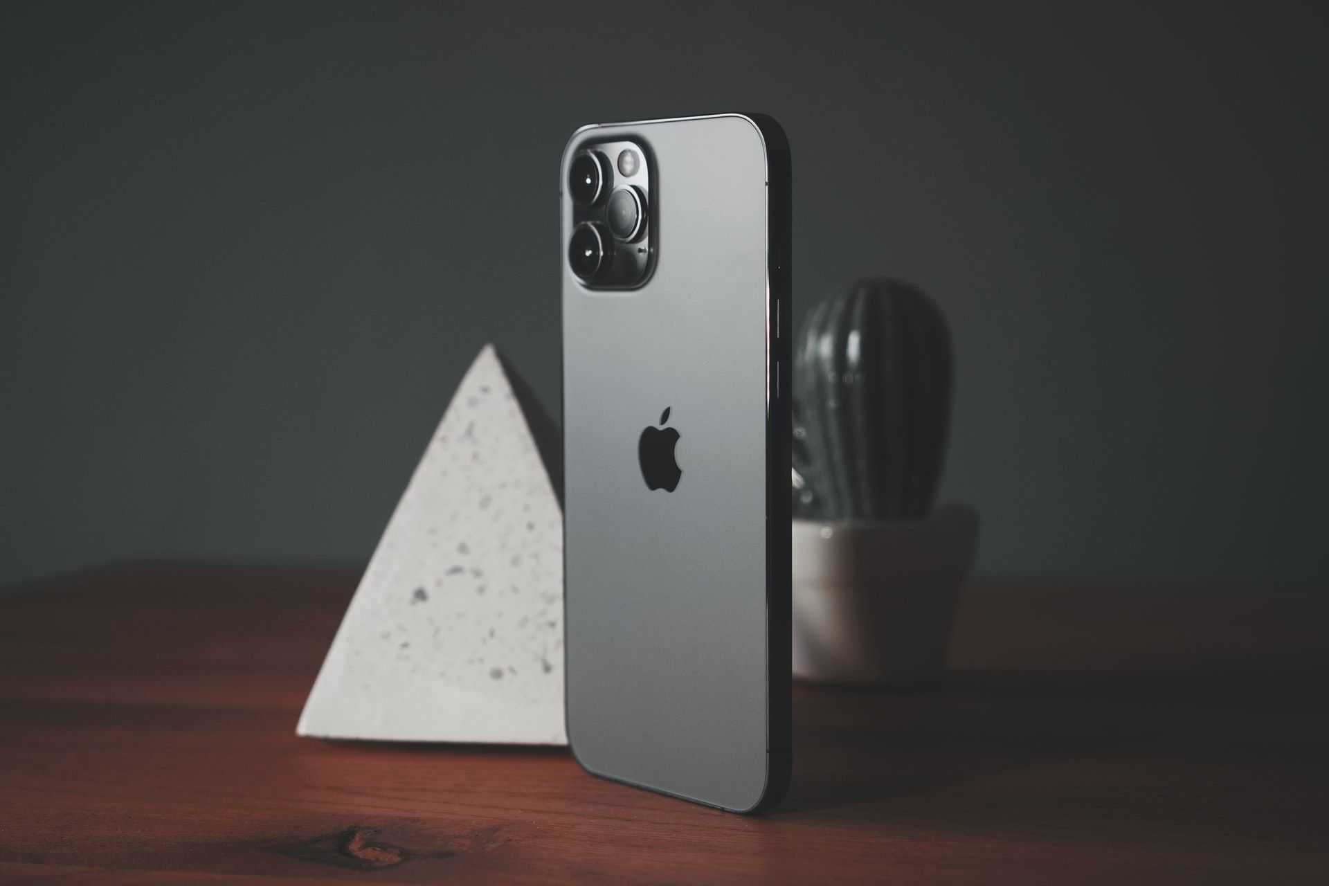 Consumer Reports назвала найкращі смартфони 2021 року на iOS та Android