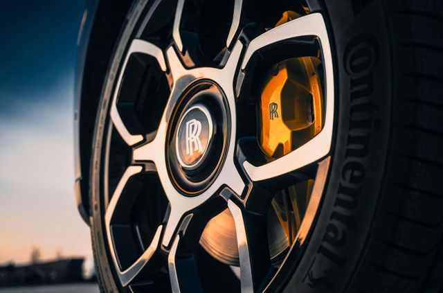 Як виглядає розкішний Rolls-Royce Cullinan для топменеджера Google - фото 453226