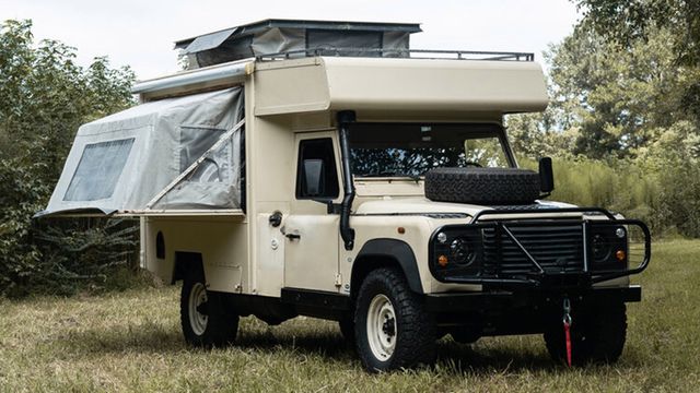 Тюнери зробили з Land Rover Defender функціональний будинок для кемпінгу у ретро-стилі - фото 453389