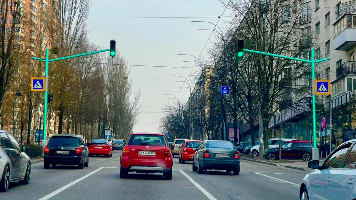 У центрі Києва з'явився унікальний світлофор: фотофакт - фото 1