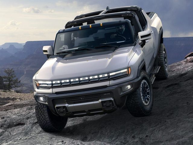 Перший електромобіль Hummer продали у 22 рази дорожче за пропоновану ціну - фото 453568