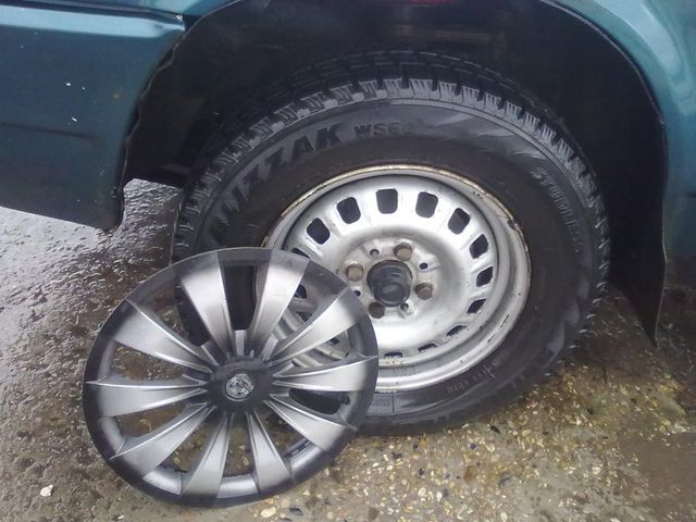 Автопідстави на дорогах: 4 популярні схеми шахраїв та як правильно діяти водіям - фото 453629