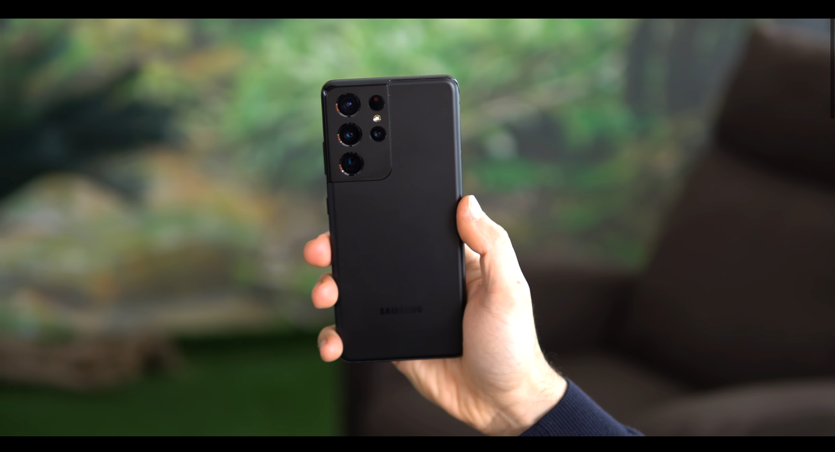 Samsung Galaxy S21 Ultra проти бездзеркальної камери: хто знімає краще