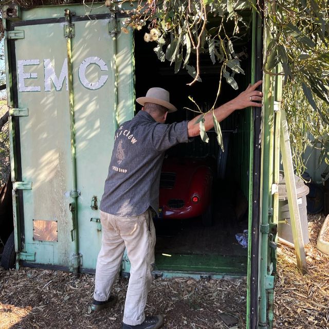 У США випадково знайшли рідкісний Porsche, який зберігався у контейнері понад 35 років - фото 453928