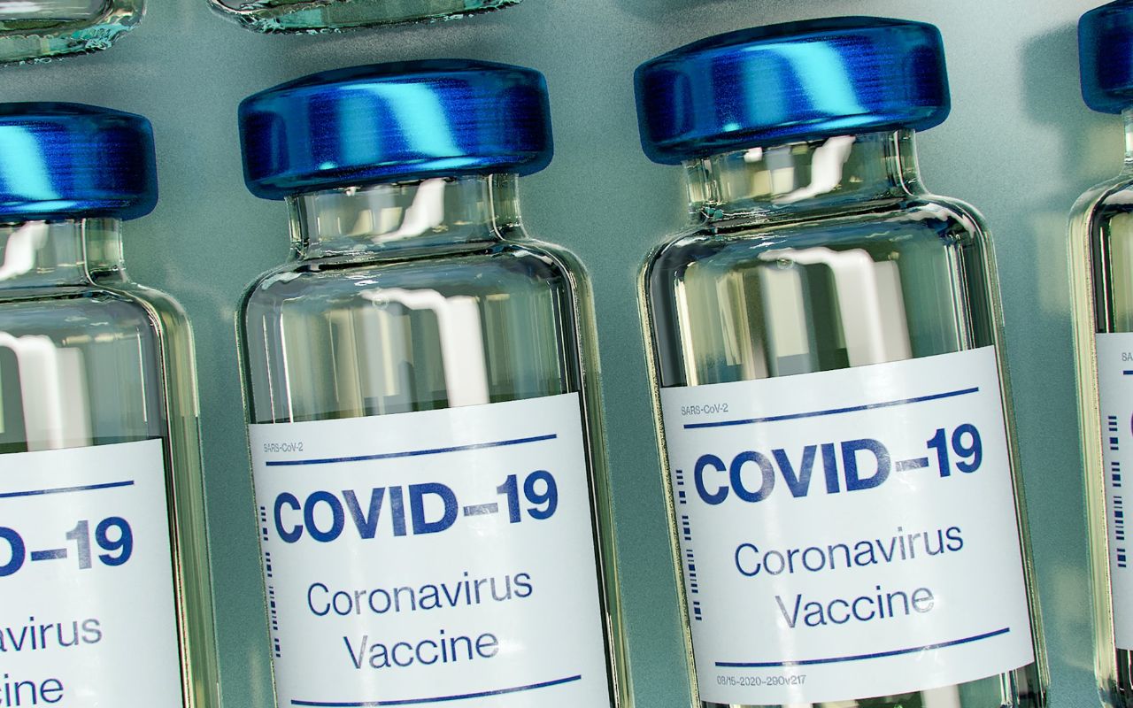 У Швеції пенсіонерів закликали вакцинуватися за допомогою Гарольда, що приховує біль: фото