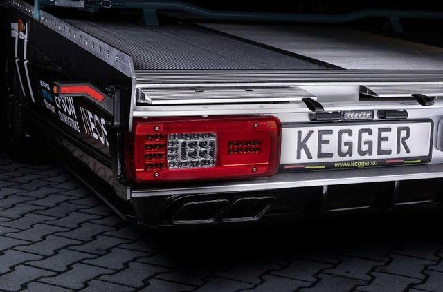 Mercedes-Benz Sprinter перетворили на незвичний евакуатор - фото 454057