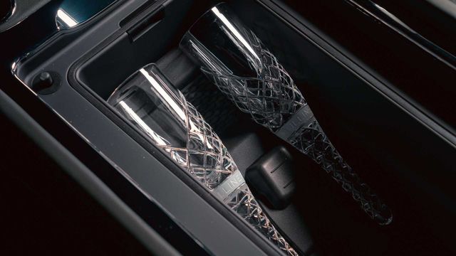 Mulliner представили ексклюзивний Bentley Bentayga: у чому його особливість - фото 454065