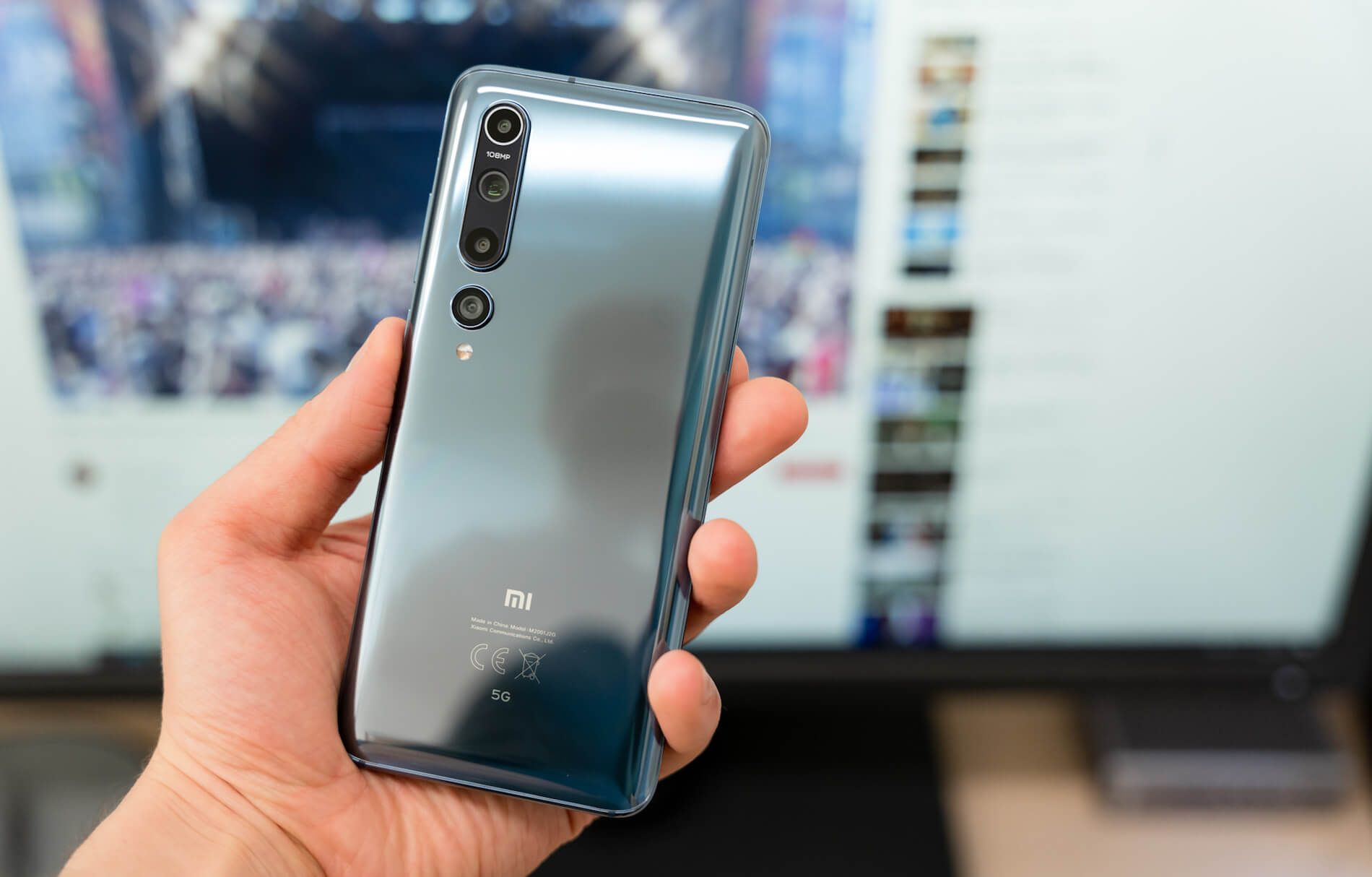 Xiaomi Mi10 пройшов краш-тест автобусом: на смартфон боляче дивитися