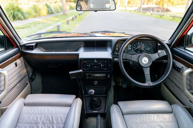 Капсула часу: продається рідкісний BMW з пробігом всього 60 кілометрів - фото 454260