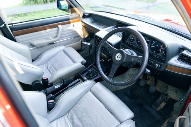 Капсула часу: продається рідкісний BMW з пробігом всього 60 кілометрів - фото 454262