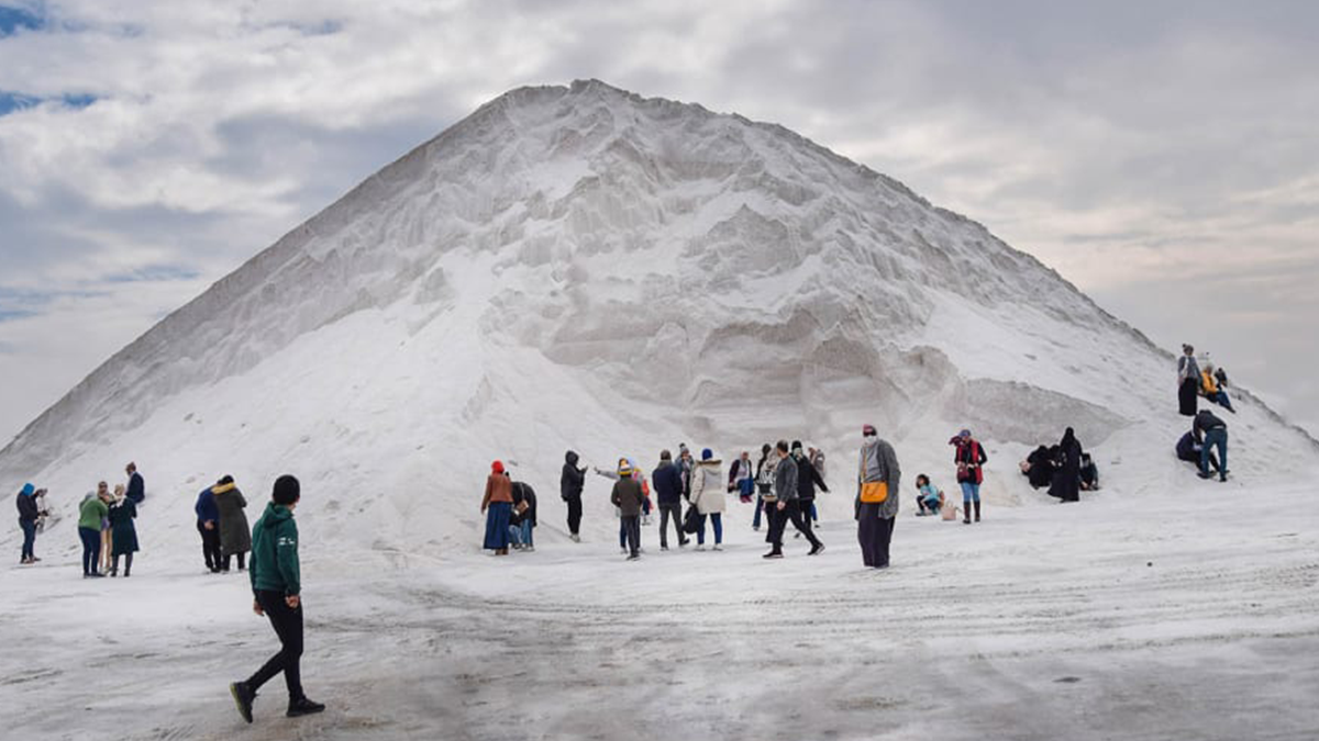 Зимова атмосфера: незвичайні гори Єгипту стали новою туристичною точкою