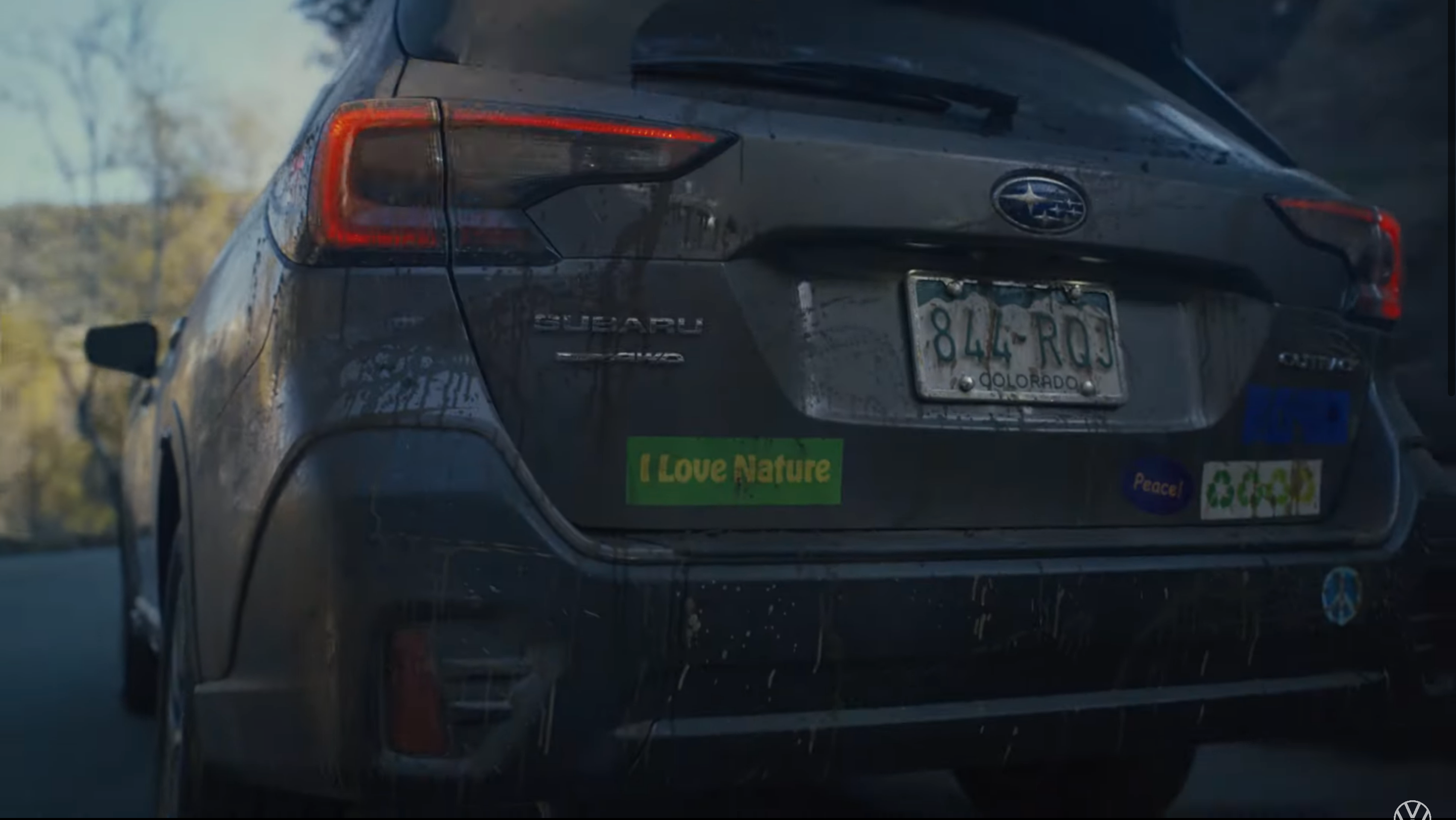 Volkswagen висміяв Subaru Outback у новому ролику, присвяченому електрокару ID.4