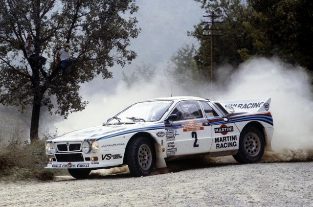 З молотка пустять перший екземпляр ралійного купе Lancia 037 - фото 454542