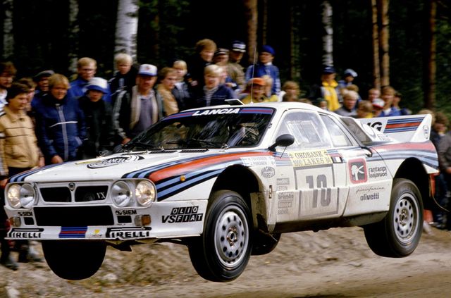 З молотка пустять перший екземпляр ралійного купе Lancia 037 - фото 454544