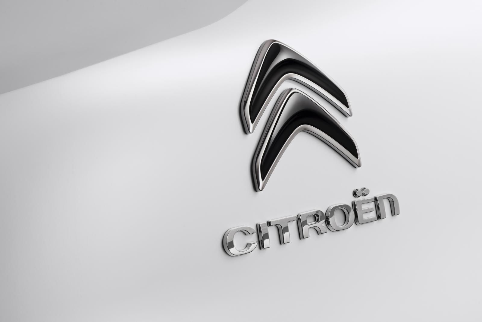Суміш хетчбека з позашляховиком: Citroen показав тизер нового кросовера C5