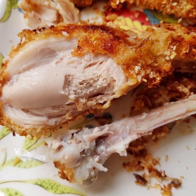 Курячі ніжки у хрусткій паніровці: смачний рецепт від ізраїльської кухарки - фото 454760