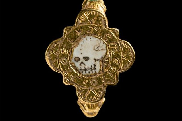 У Великобританії знайшли перстень із загадковою міткою: фото - фото 454767