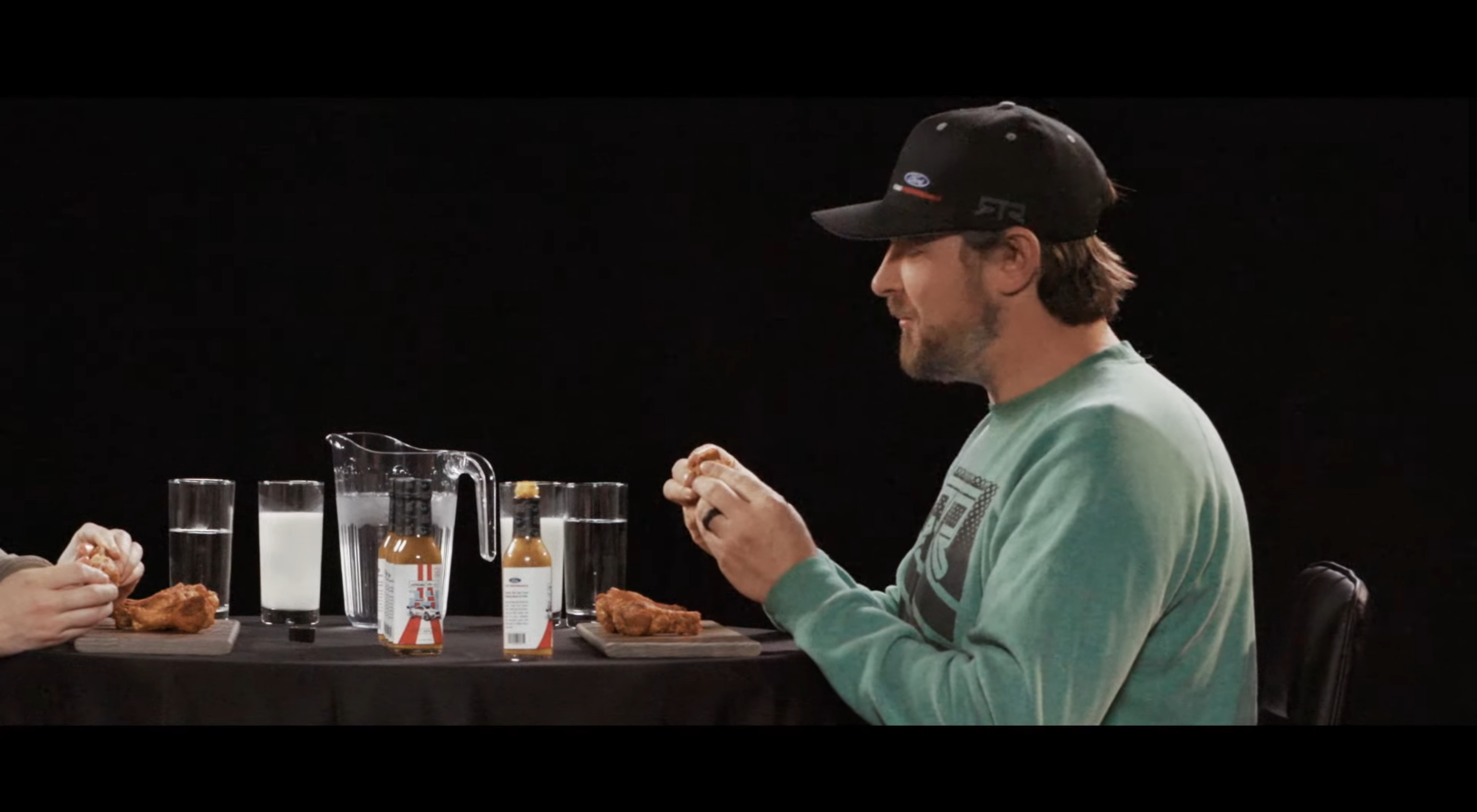 1400-сильний Ford Mustang Mach-E "перетворили" на гострий соус, який доведе вас до сліз