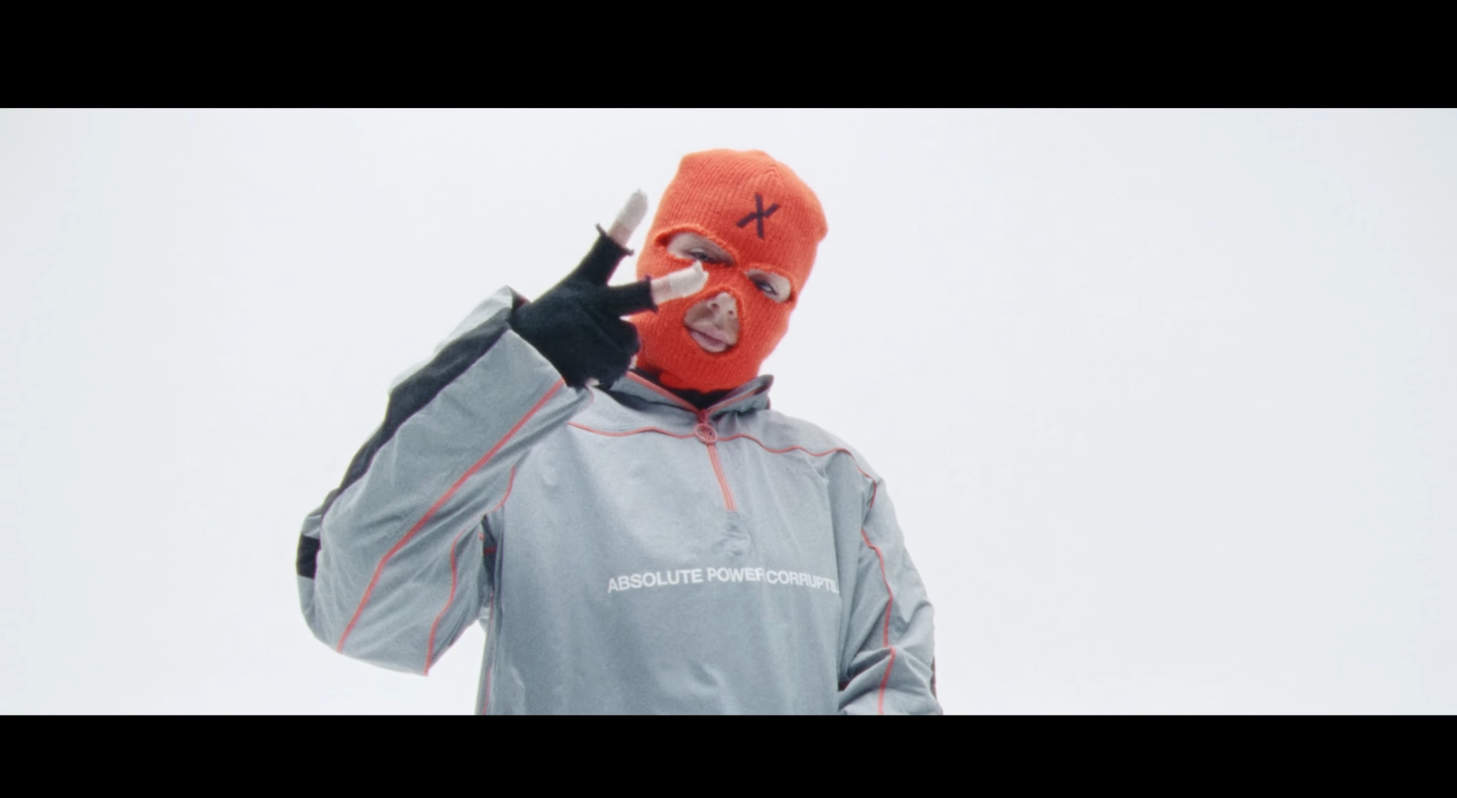 Тіна Кароль поцілувалася з собою у брутальному кліпі Хороший парень: дивіться онлайн