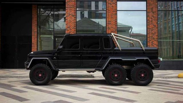 В Одесі помітили одну з найдорожчих іномарок України: ФОТО - фото 455028