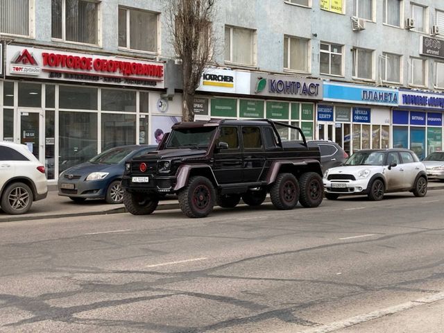 В Одесі помітили одну з найдорожчих іномарок України: ФОТО - фото 455029