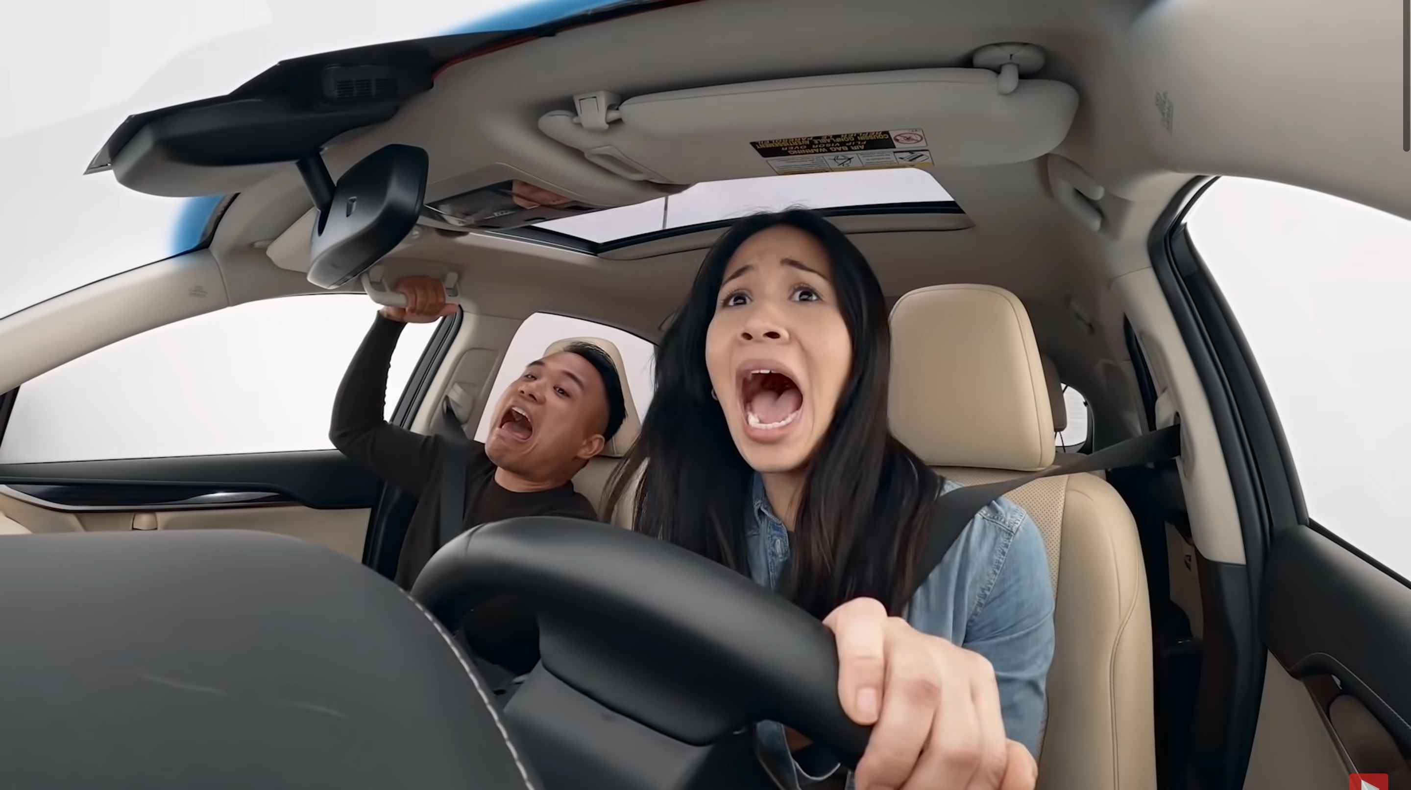 Що відбувається, коли ви відволікаєтеся на смартфон за кермом: повчальне відео