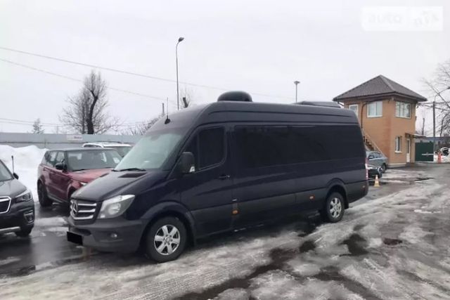 У Києві продають броньований мікроавтобус Кернеса: фото - фото 455127