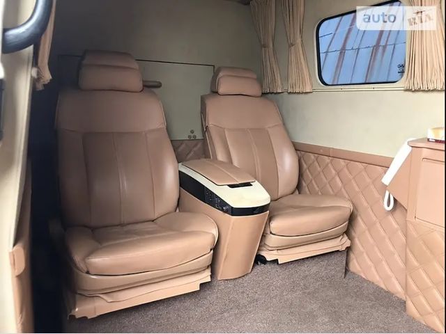 У Києві продають броньований мікроавтобус Кернеса: фото - фото 455129
