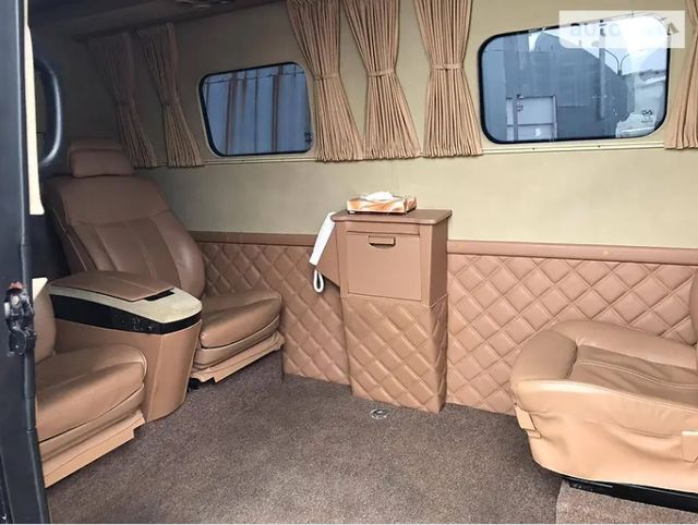 У Києві продають броньований мікроавтобус Кернеса: фото - фото 455131