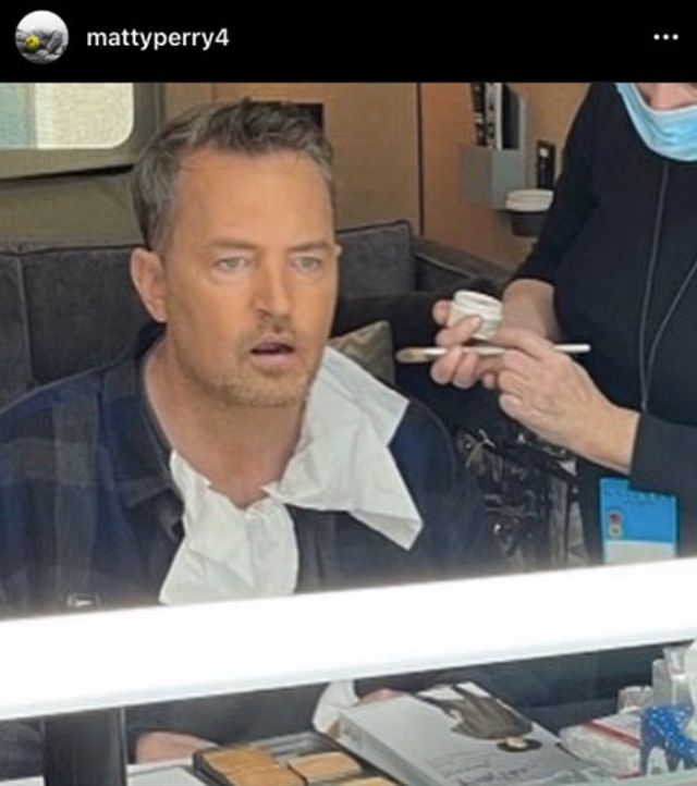 Меттью Перрі показав перший кадр зі зйомок возз'єднання Друзів - фото 455143