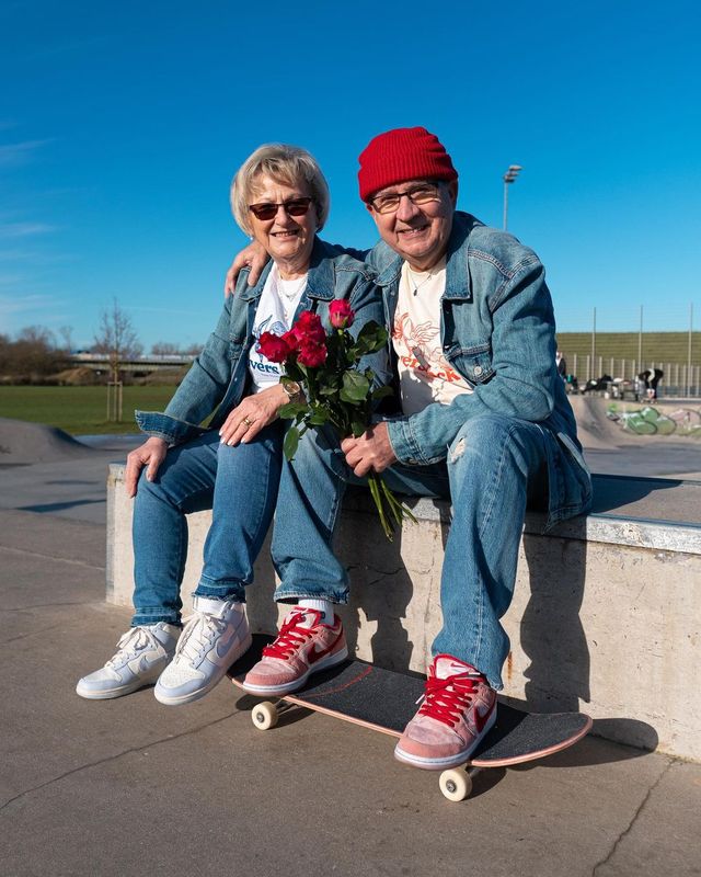 Стильний дідусь повторює образи зірок, і це варто побачити - фото 455155