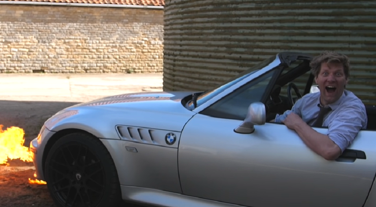 Блогер створив для Top Gear авто Джеймса Бонда і вмонтував у нього вогнемет: відео