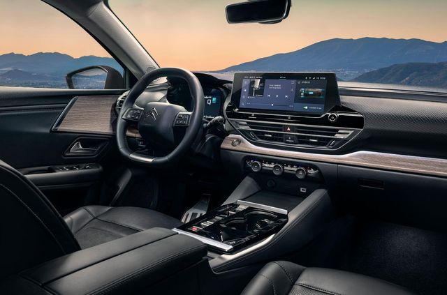 Стильний і спритний: Citroen представив флагманський кросовер C5 X - фото 455314