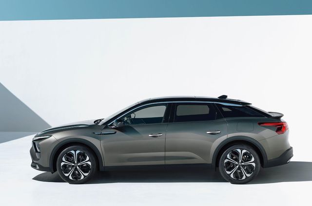 Стильний і спритний: Citroen представив флагманський кросовер C5 X - фото 455316