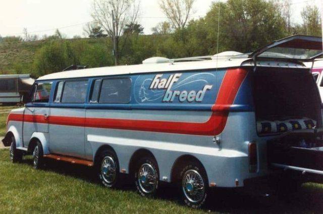 Унікальний восьмиколісний фургон Volkswagen-Ford пустять з молотка - фото 455359