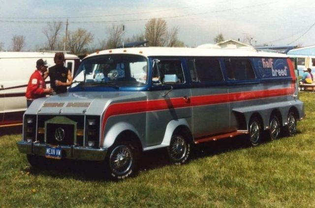 Унікальний восьмиколісний фургон Volkswagen-Ford пустять з молотка - фото 455360