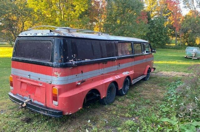 Унікальний восьмиколісний фургон Volkswagen-Ford пустять з молотка - фото 455361