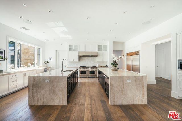 Мадонна купила особняк у співака The Weeknd: фото розкішного маєтку - фото 455388