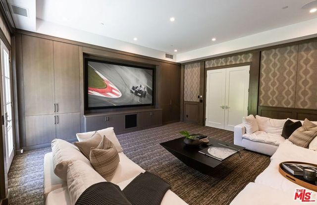 Мадонна купила особняк у співака The Weeknd: фото розкішного маєтку - фото 455394