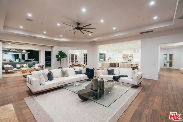 Мадонна купила особняк у співака The Weeknd: фото розкішного маєтку - фото 455397