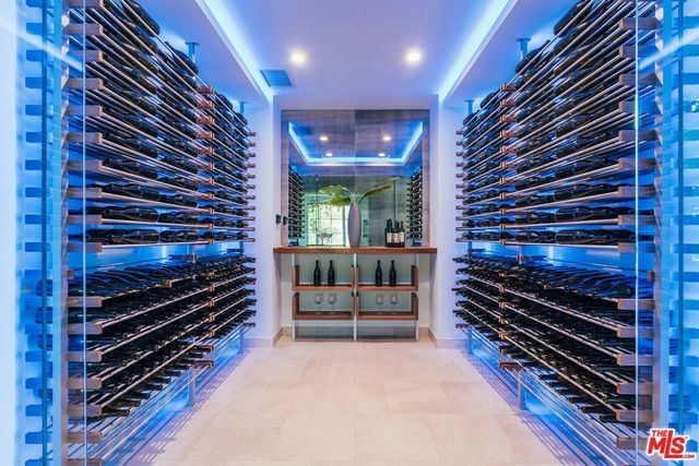 Мадонна купила особняк у співака The Weeknd: фото розкішного маєтку - фото 455398