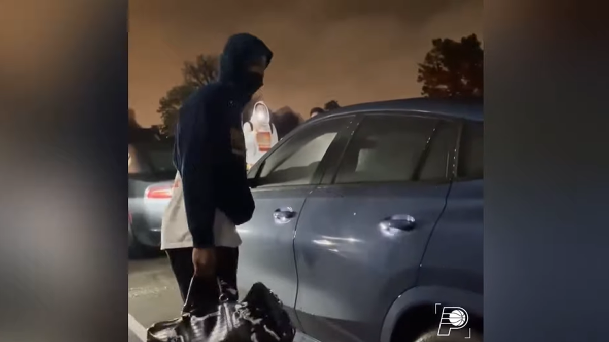 Машину баскетболіста до верху набили попкорном, але той не зрозумів жарту: відео